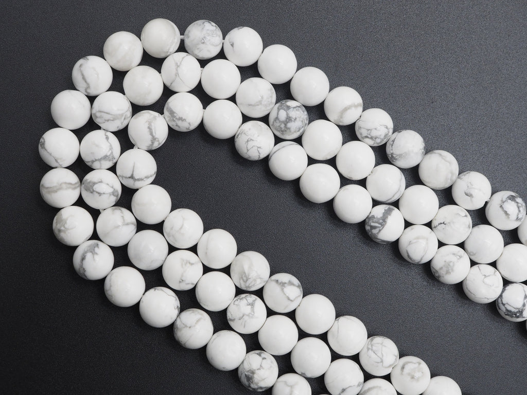 Natural Howlite Round Bead Strands – Smooth or Faceted, 4–12mm