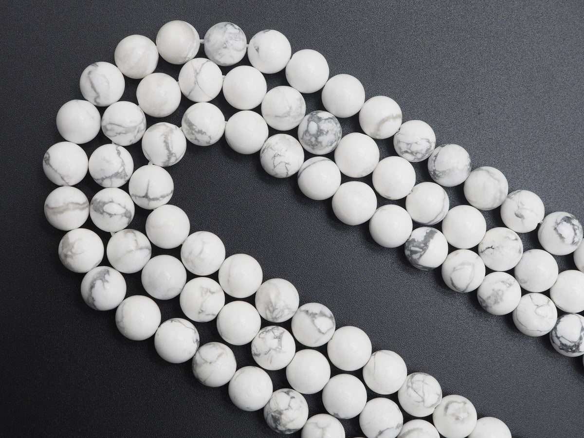 Natural Howlite Round Bead Strands – Smooth or Faceted, 4–12mm