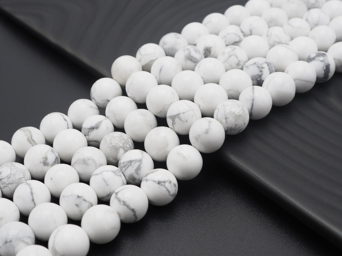 Natural Howlite Round Bead Strands – Smooth or Faceted, 4–12mm