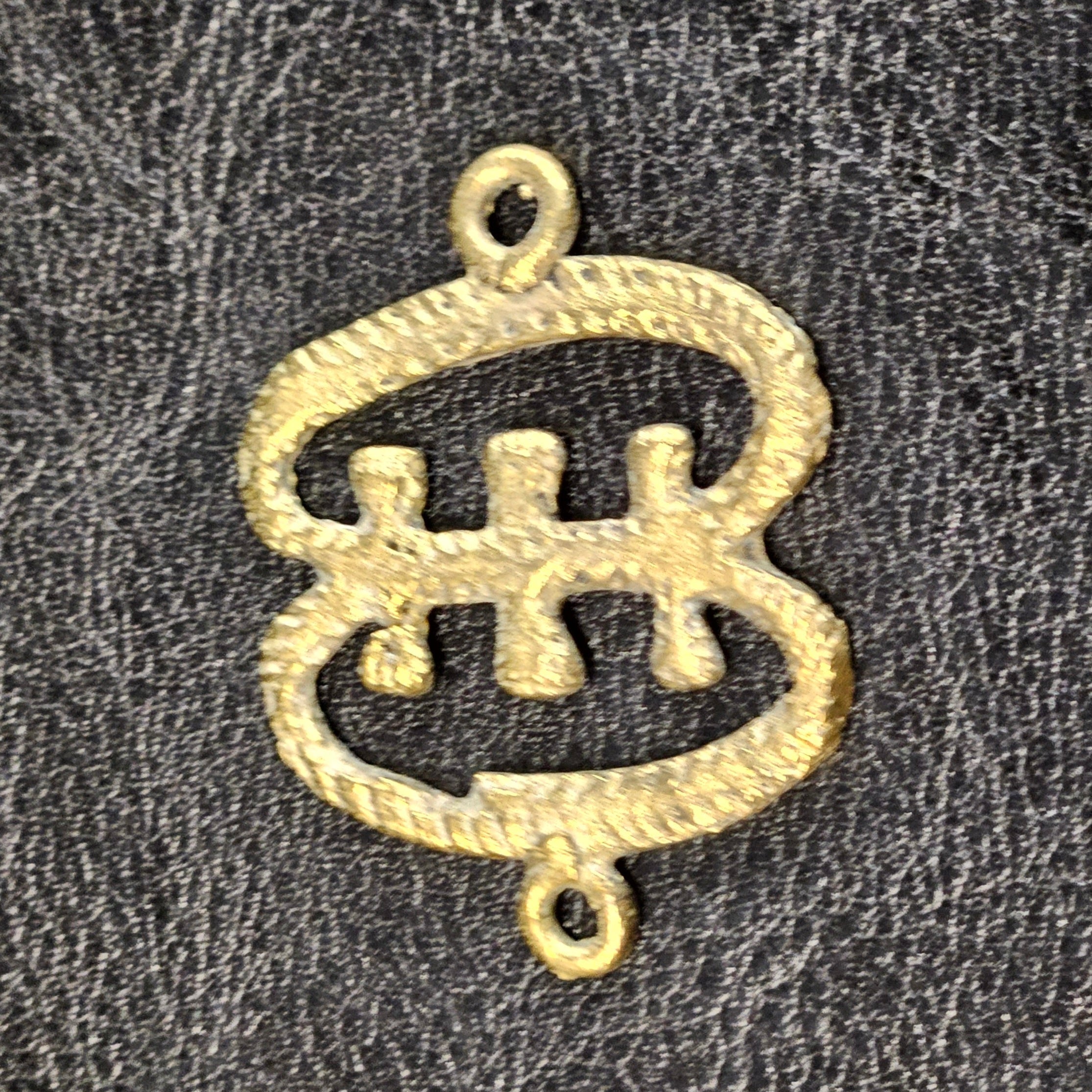 ese ne tekrema adinkra african brass pendant side view