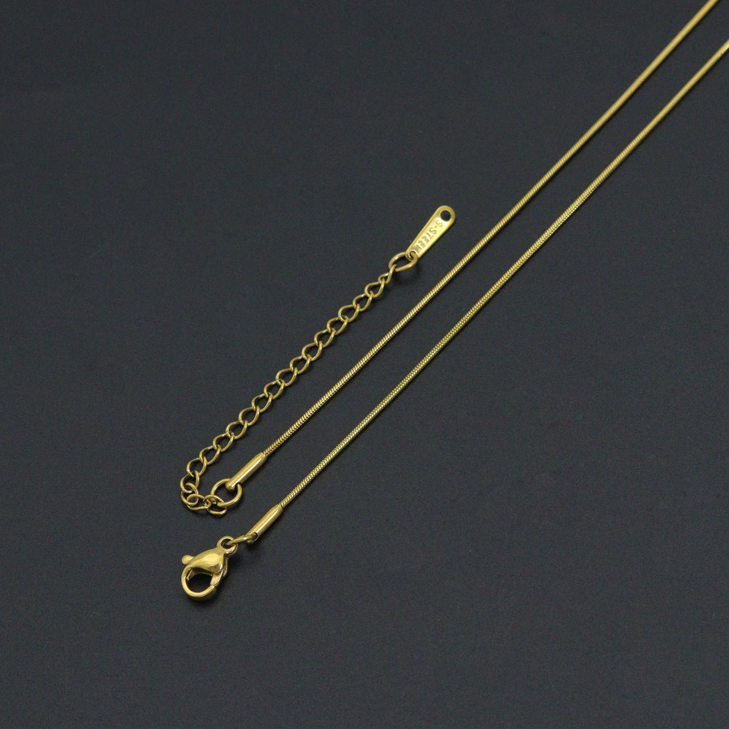 Close-up of the shell pendant necklace gold-tone lobster clasp and extender chain